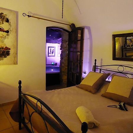 Chambre Love Romantique Avec Spa Privee Кальви Экстерьер фото