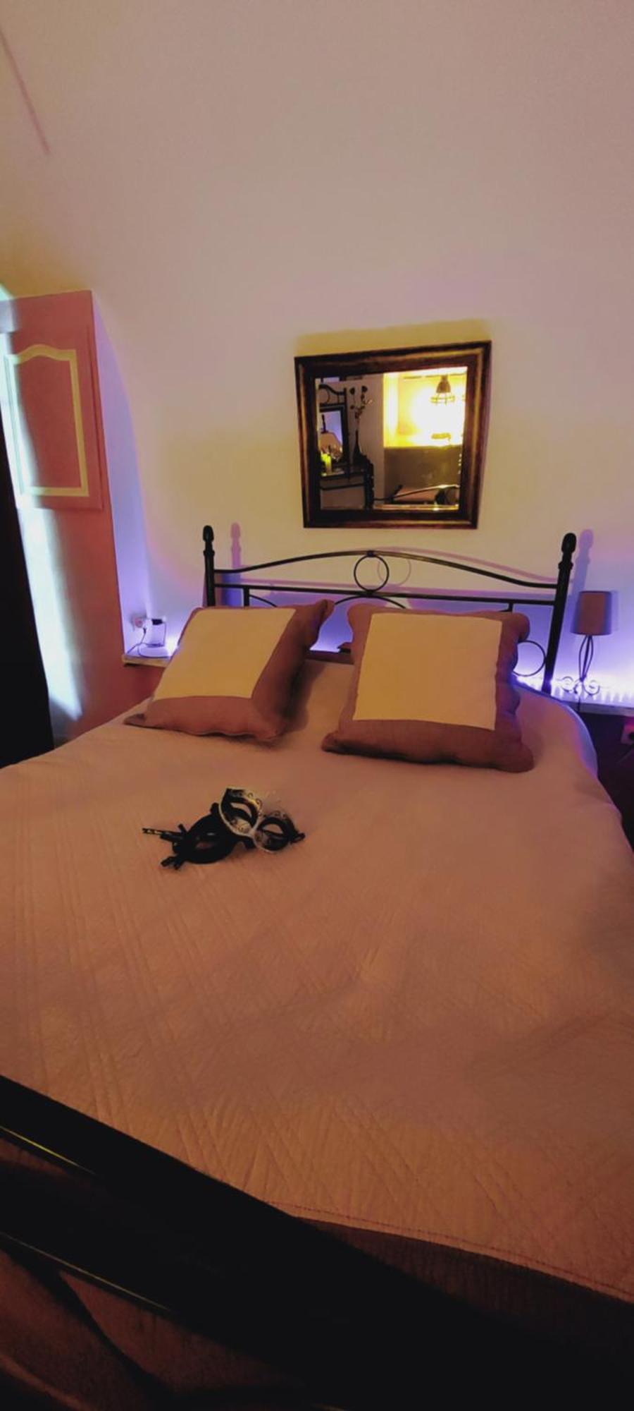 Chambre Love Romantique Avec Spa Privee Кальви Экстерьер фото